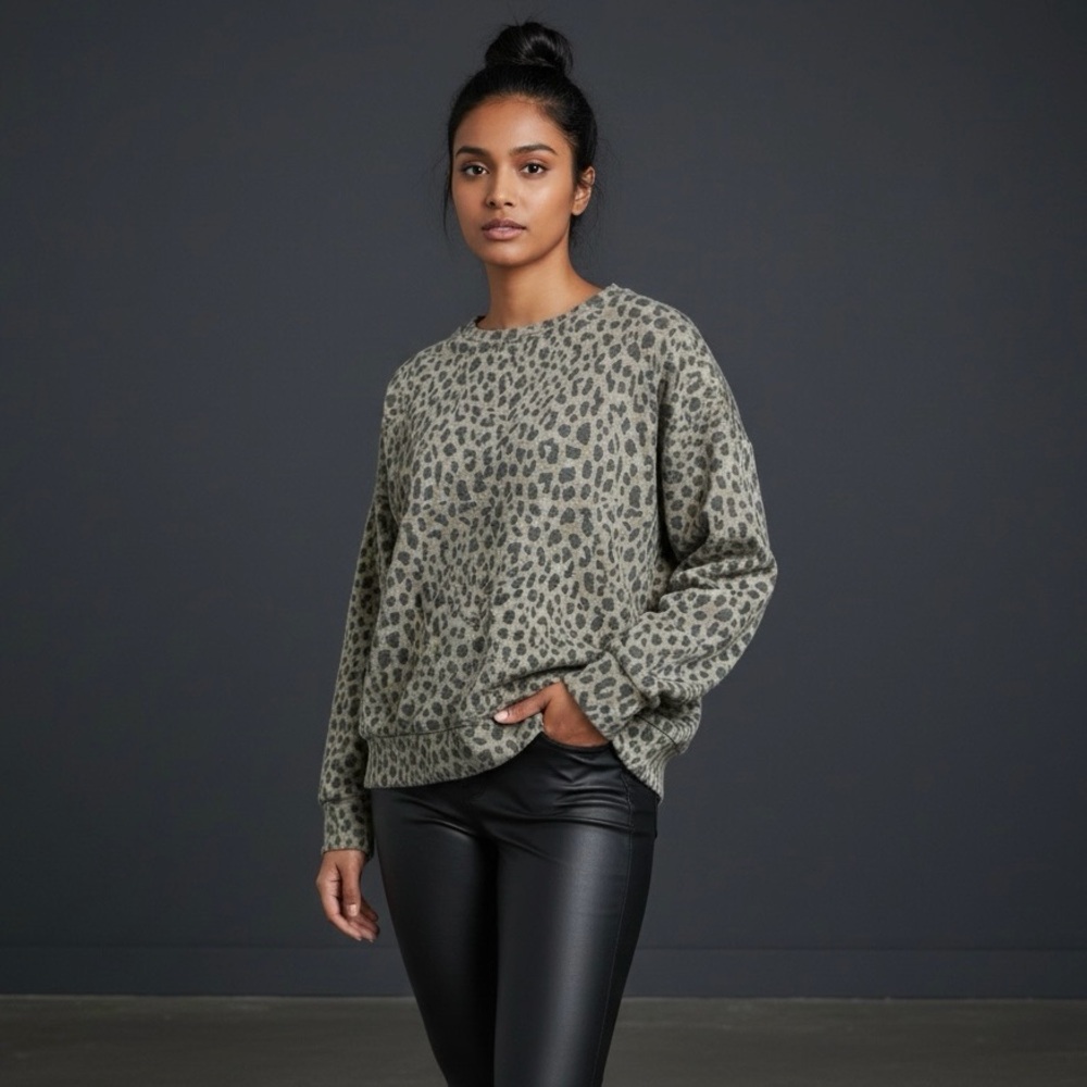 SUNDRY Grey Leopard Print Women's Pullover Top Size 2 Medium (Like New) - Picture 2 of 12